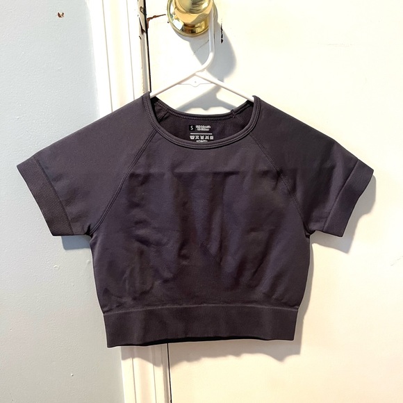 Very high quality sweat resistant workout top I love for the gym - Picture 1 of 1